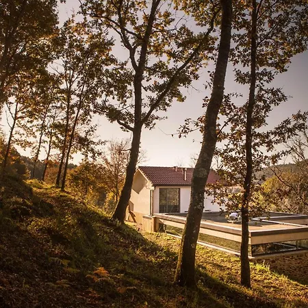 Eira Gundian Country house