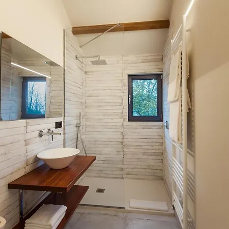 Eira Gundian Country house
