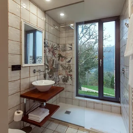 Eira Gundian Country house *